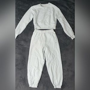 ARITZIA SWEATSUIT PANTS & SHIRT SET